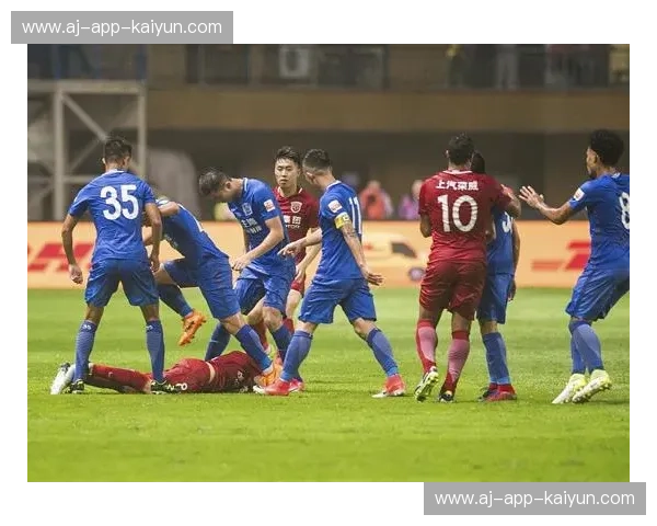 蓝血美学撞击山地韧性：富力与智诚的绿茵江湖往事